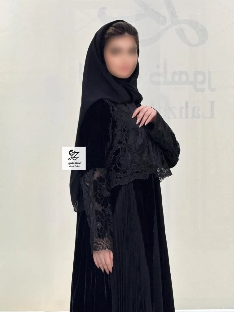 عبايه سمو بقماش مخمل كوري بتدخيل دانتيل مخمل مع كسرات