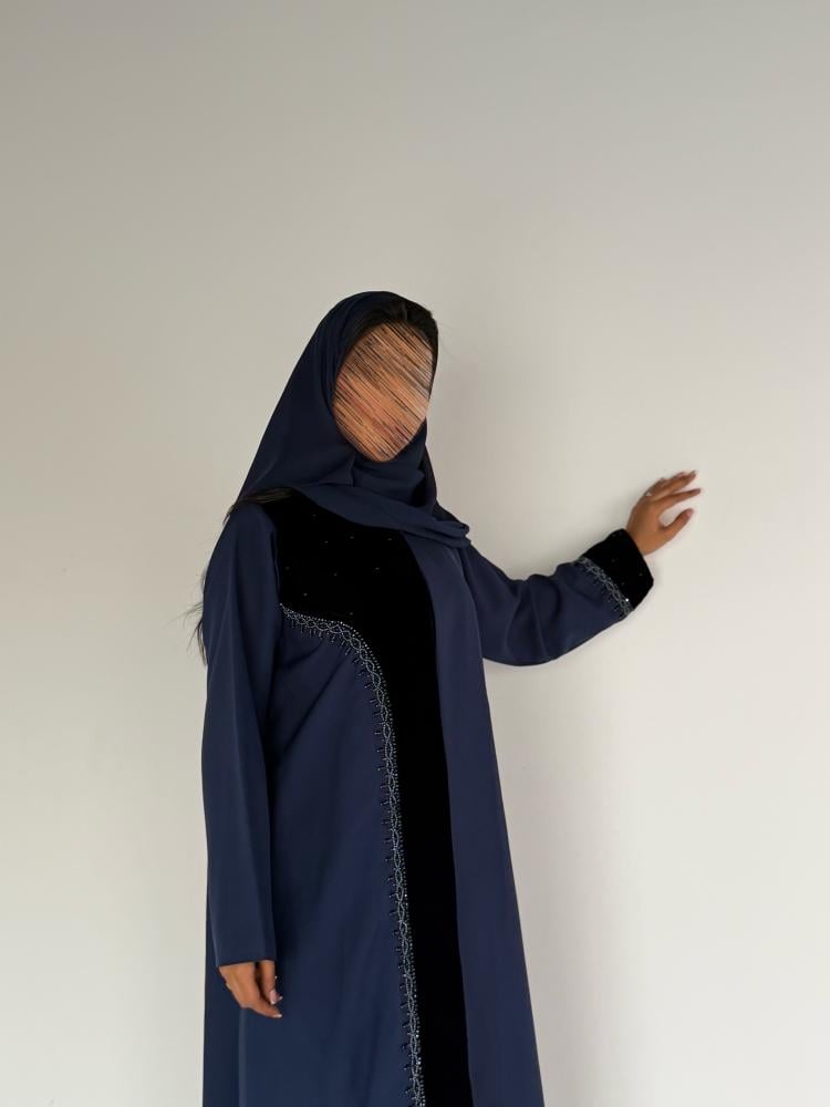 عبايه عزه كلوش بقماش كريب الابداع بتدخيل مخمل مع شك