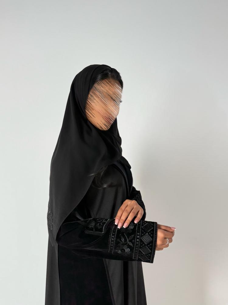 عبايه اصايل بليزر بقماش مخمل كوري مع تطريز ناعم