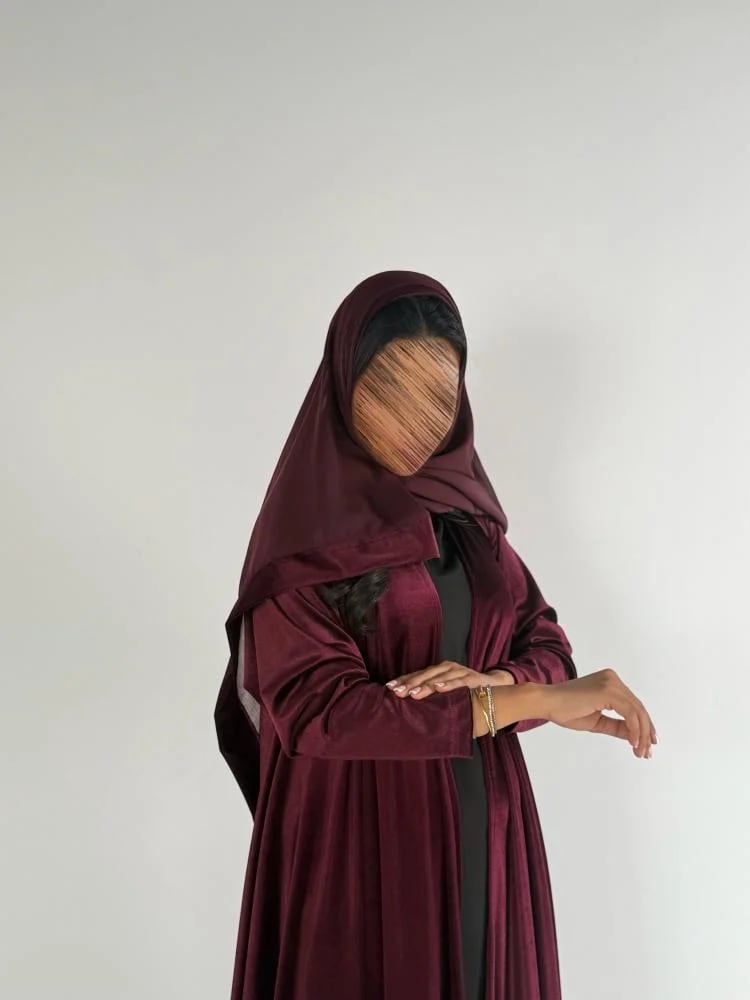 عبايه دبل كلوش بقماش مخمل ايطالي بكم ماسك لون عنابي