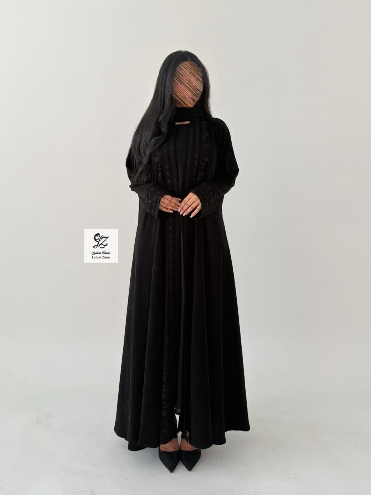 عباية شوق دبل كلوش بقماش ملكي بتدخيل تطريز أسود فخم