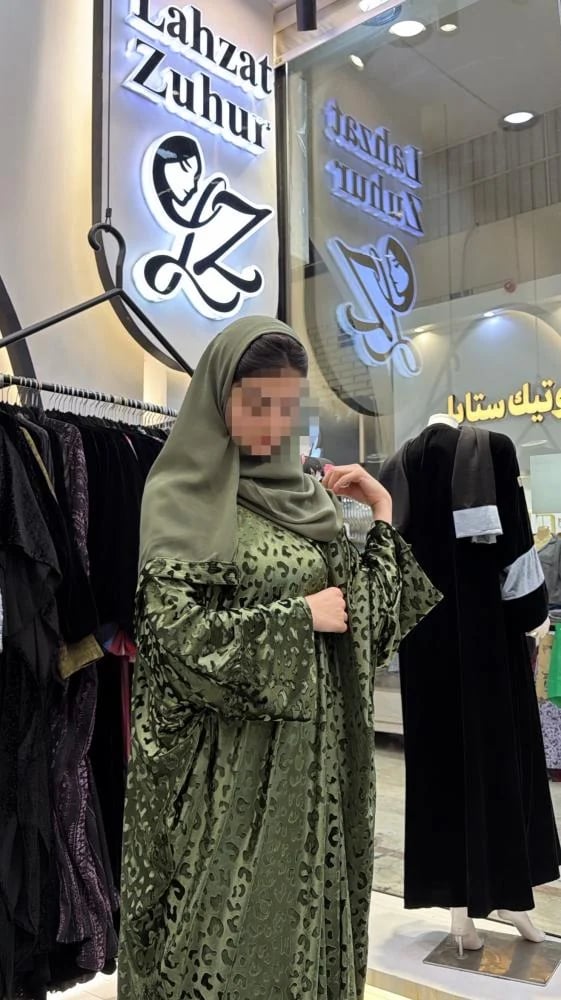 عباية تايقر مخمل نص بشت عشبي