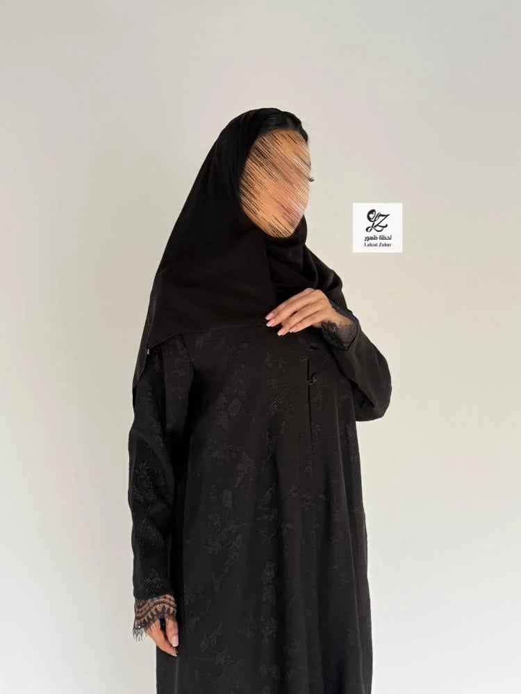 عبايه هدى بقماش شكيرا بتدخيل دانتيل ناعم ف الاكمام
