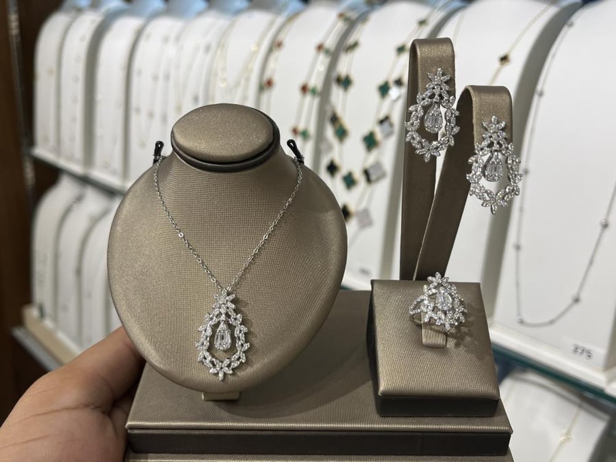 Half a gold set of 925 karat