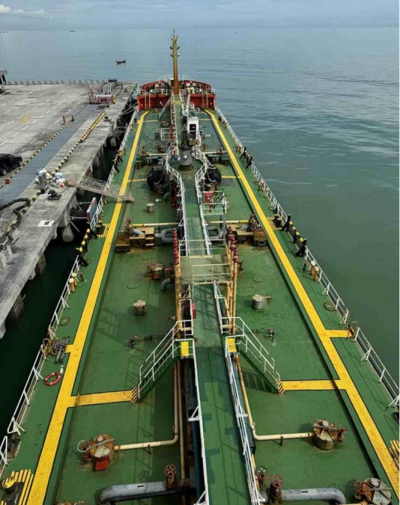 Product Oil Tanker 7139 T For Sale