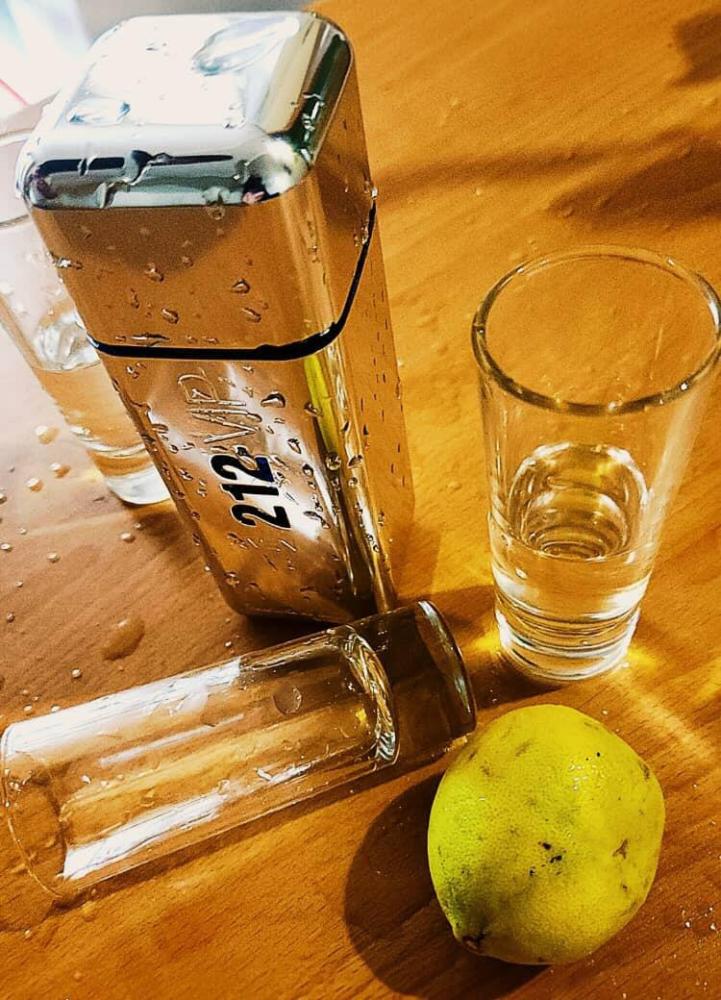 عطر كارولينا هيريرا 212 في آي بي للرجال أو دو تواليت 100 مل