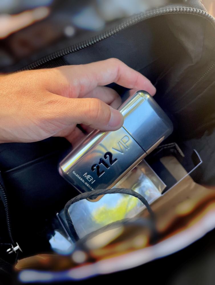 عطر كارولينا هيريرا 212 في آي بي للرجال أو دو تواليت 100 مل