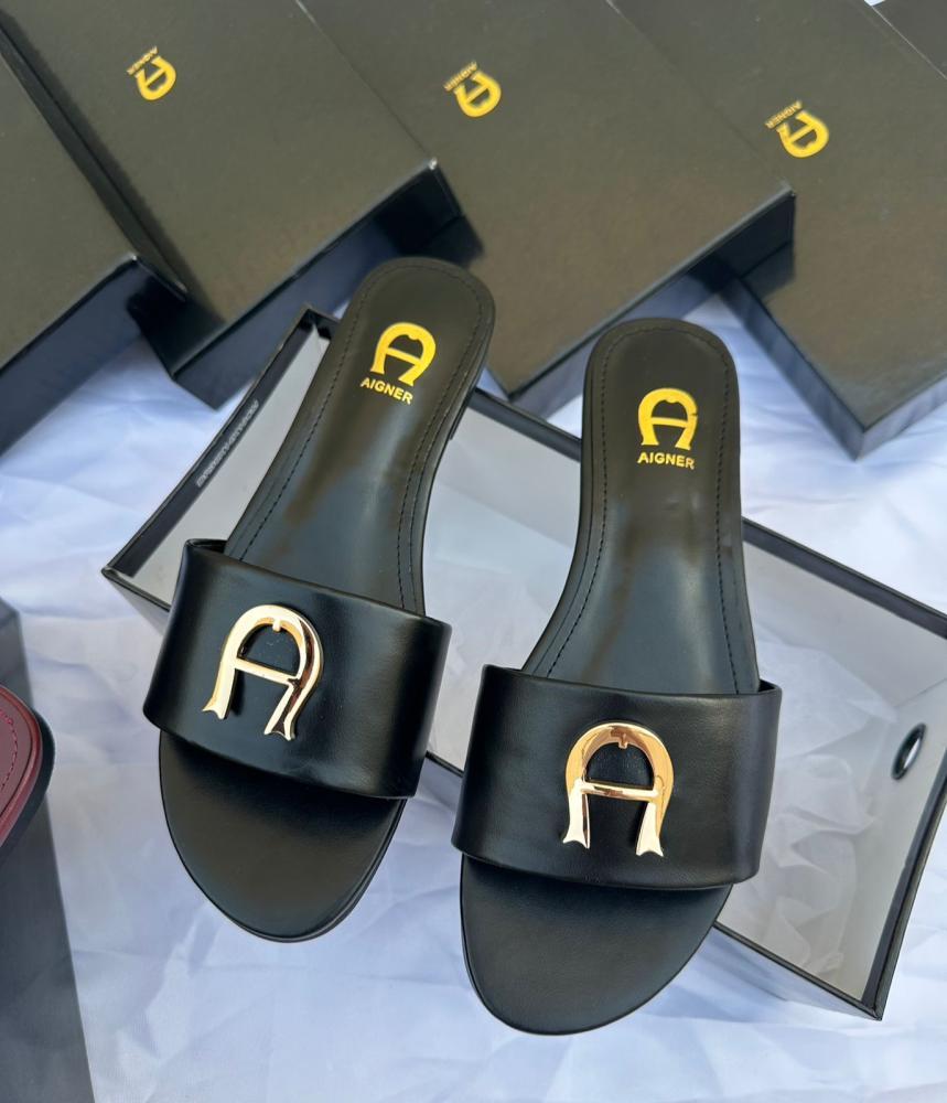حذاء Aigner الأنيق يجمع الراحة بالأناقة
