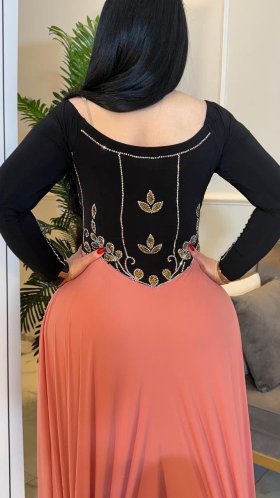 فستان اسود كلوش