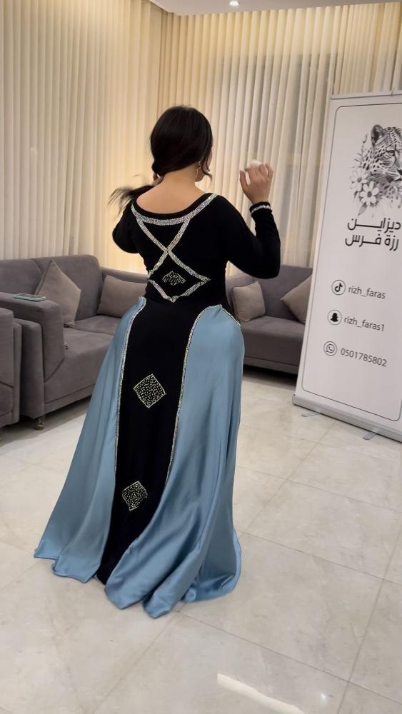 فستان اسود كلوش
