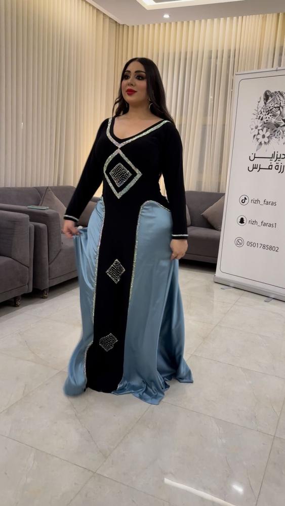 فستان اسود كلوش