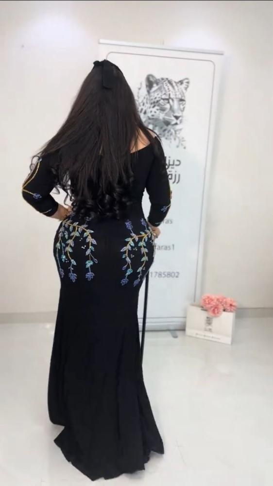 فستان اسود شك