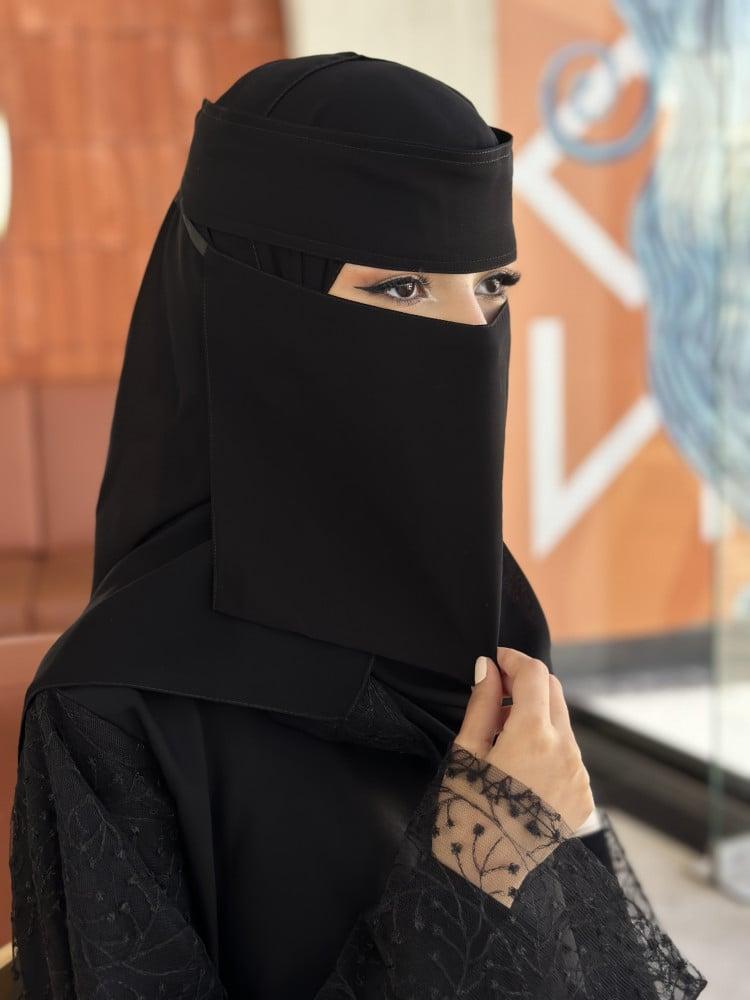 نقاب مايل بقصة مائلة وانسيابية لتغطية مريحة