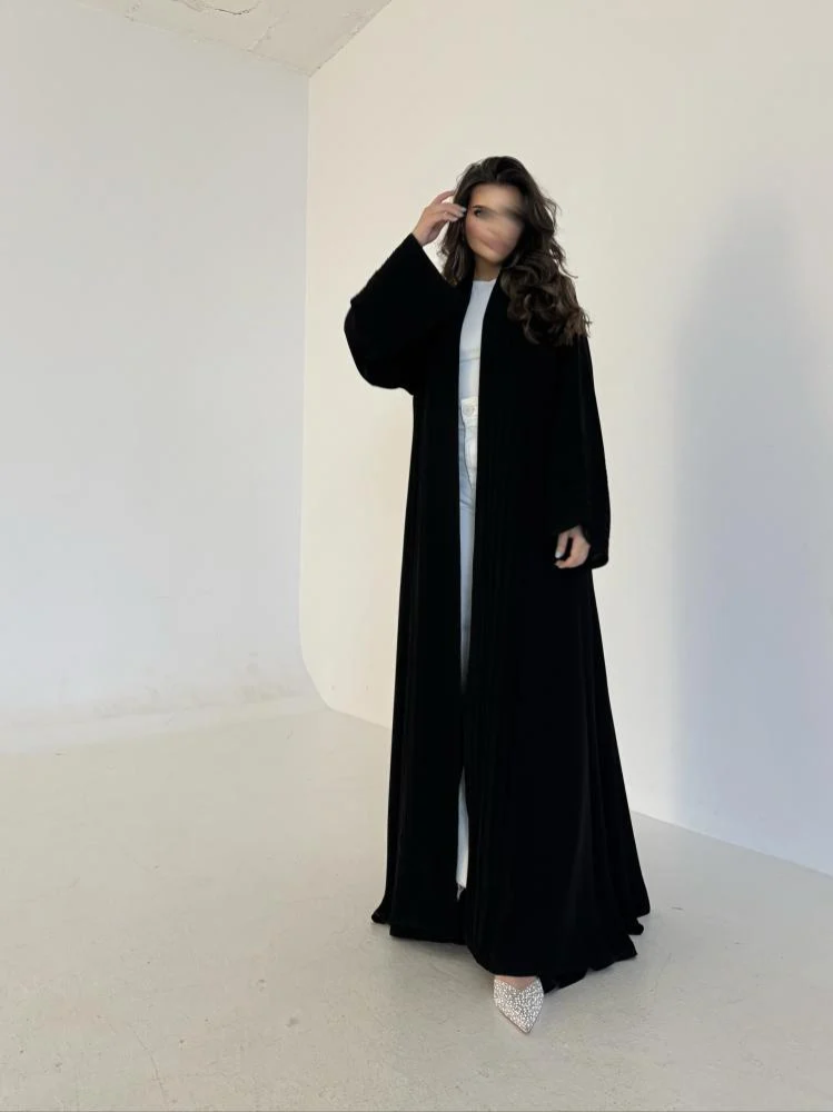 عبايه سوده ساده بخامة ناعمة وراحة طوال اليوم