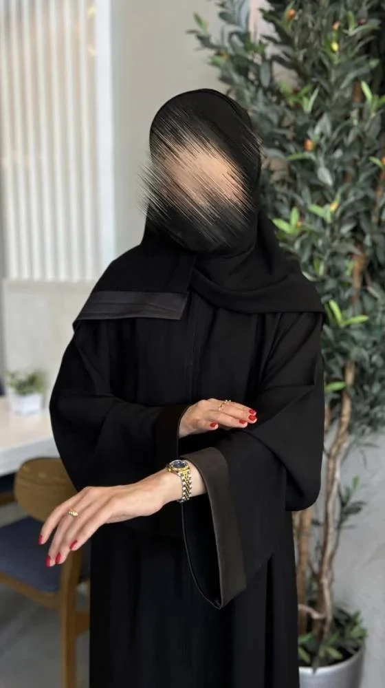 عباية سوده كلوش بخامة كريب فاخرة لإطلالة أنيقة