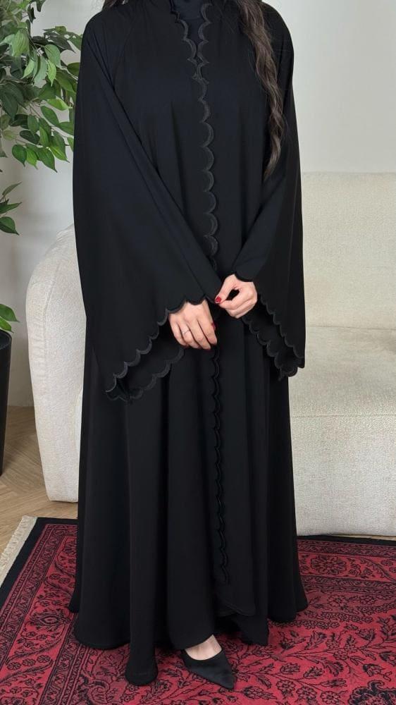 عبايه واسعه باللون الأسود مثالية للمشاوير اليومية والمناسبات الرسمية