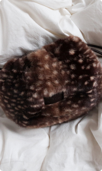 gisou HONEY FLUFF BEAUTY POUCH
