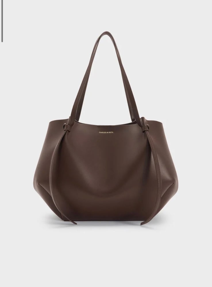 شنطة تشارلز اند كيث كالا اكس لارج متوفر الوان متعدده charles keith XL Calla Tote Bag