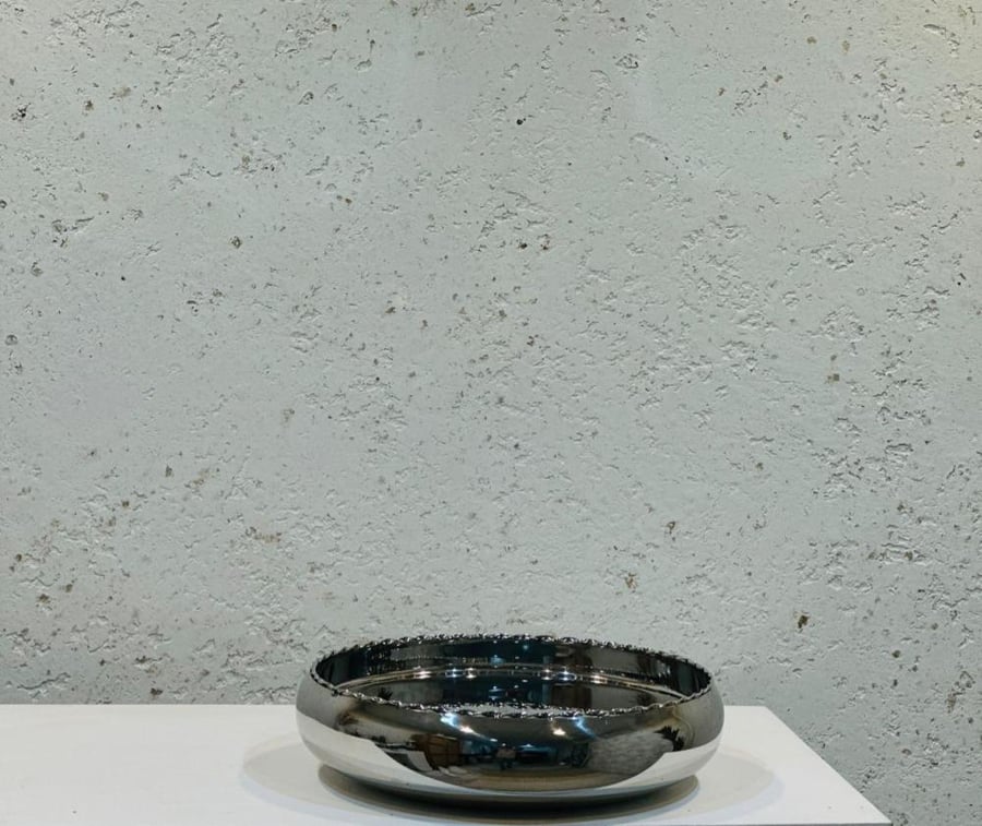 صحن تقديم من الاستانلس استيل مقاس28×28×8سم