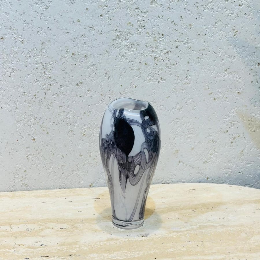 مزهرية رفيعة تصميم انيق ومميز من أوزو 30×8×8سم