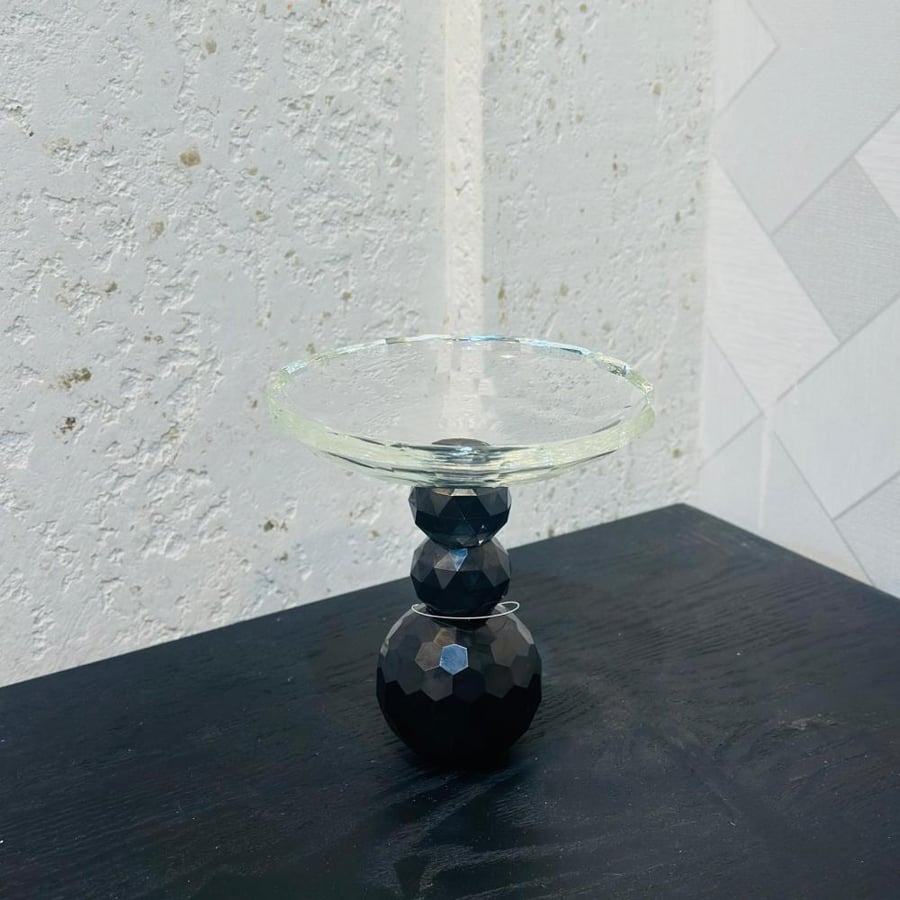 Stand - serving plate with base - luxurious classic hospitality crystal with base -- 16×15×15 cm