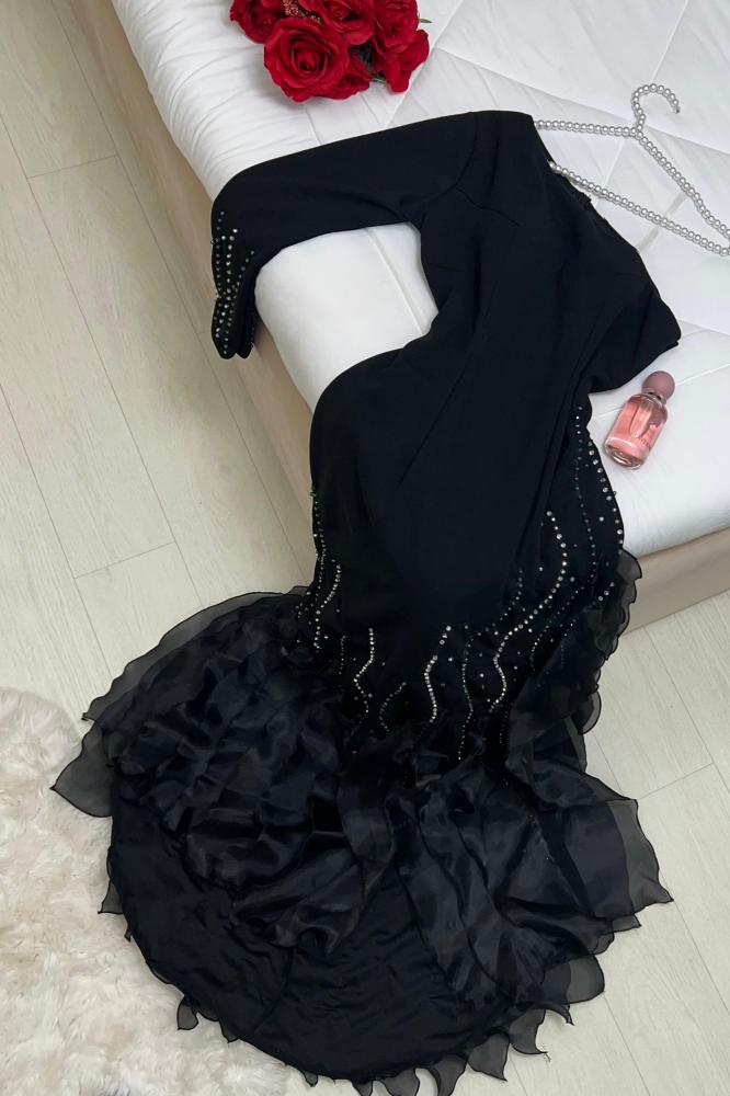 فستان ماسك سهرة بتفاصيل جذابة
