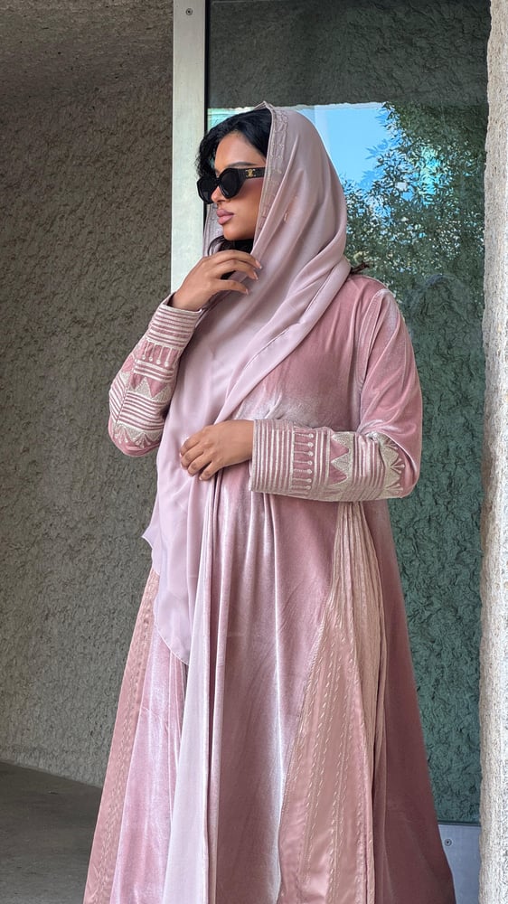 Modern Aseeri Design , Pink