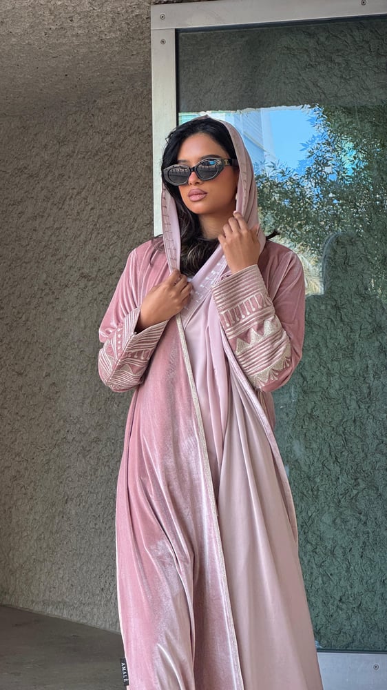 Modern Aseeri Design , Pink