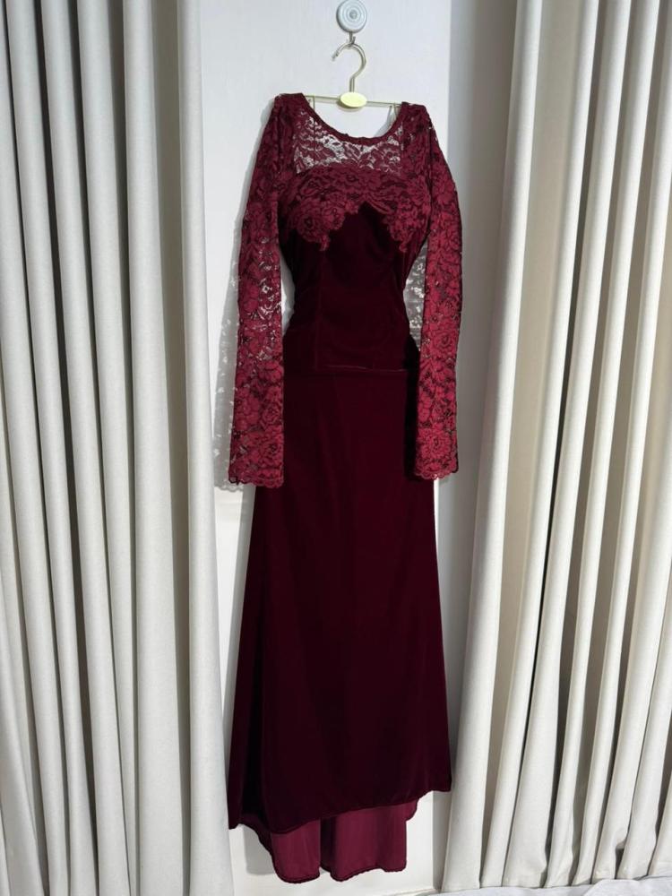 Evening dress with a glossy fabric | Korean velvet, with lace bust and sleeves + georgette shawl