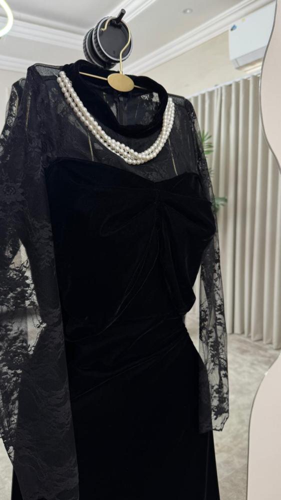 Evening dress black fabric velvet Korean and lace and lace of the chest