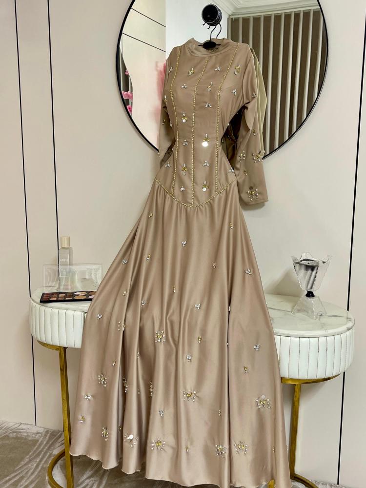 Evening dress, material silk, taffeta, and hand embroidery