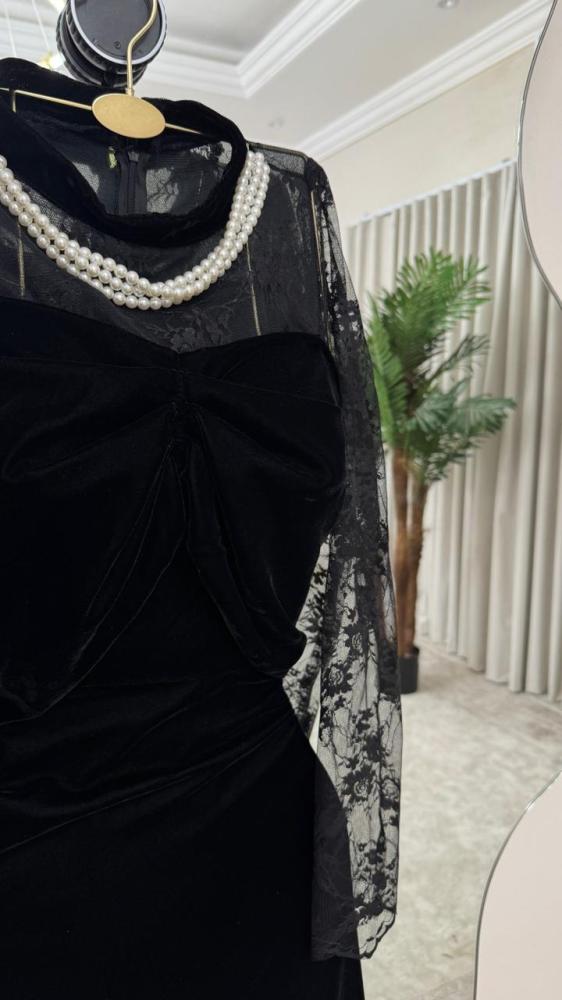Evening dress black fabric velvet Korean and lace and lace of the chest