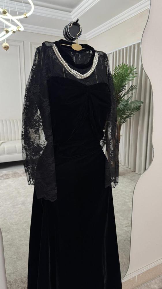 Evening dress black fabric velvet Korean and lace and lace of the chest