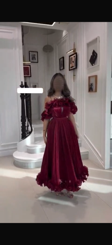 Evening dress, oud color, fabric crinkle, lining torn