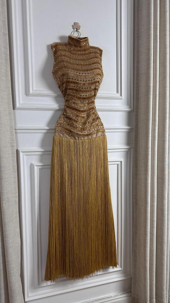 Evening dress gold material embroidery hand + fringe lining tear