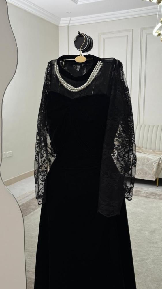Evening dress black fabric velvet Korean and lace and lace of the chest