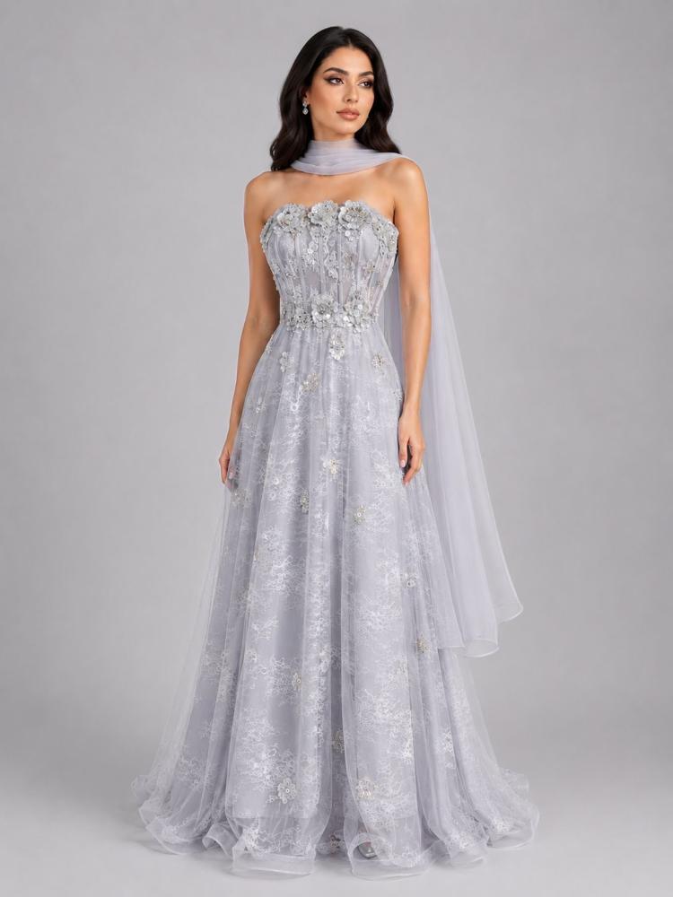 Evening dress, the chest is made of double tulle.
