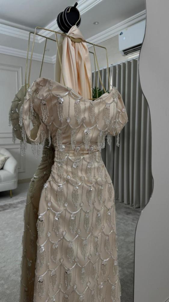 Evening dress gold fabric embroidered with beads