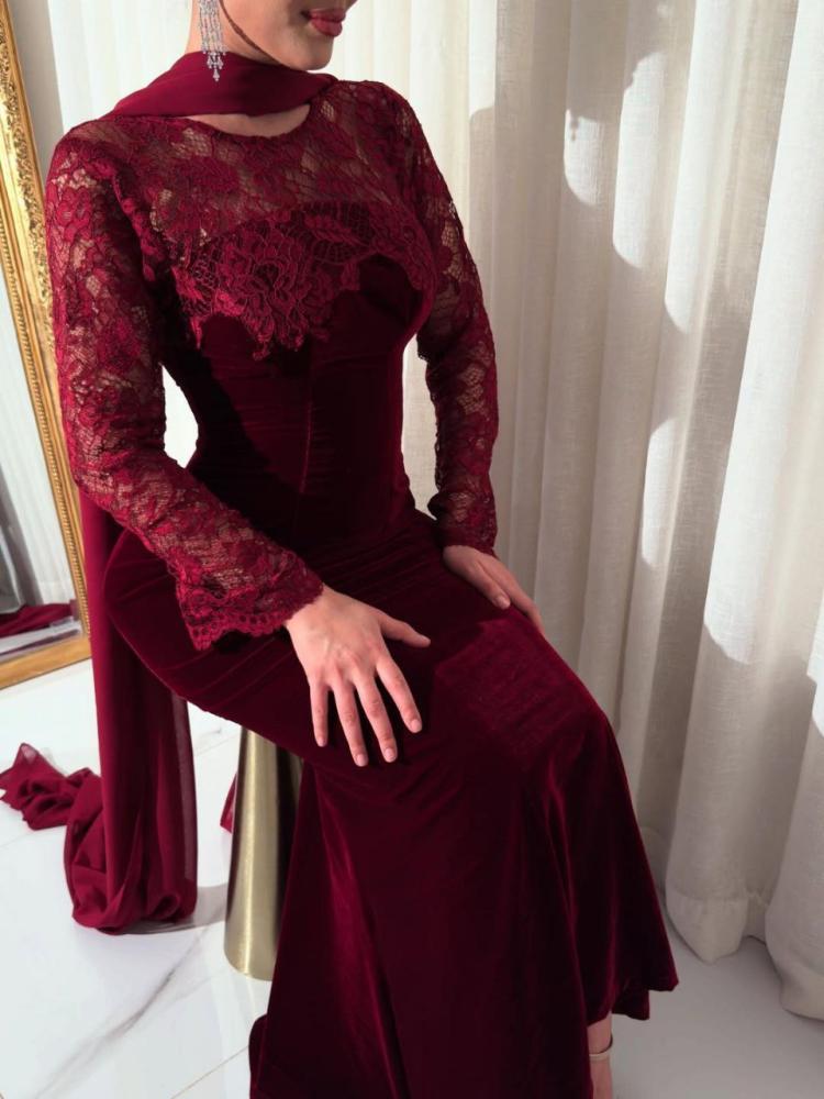 Evening dress with a glossy fabric | Korean velvet, with lace bust and sleeves + georgette shawl