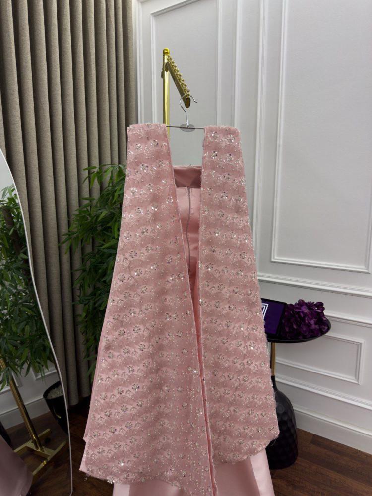 Pink evening dress, bicado style, with a train, embroidered, with a beaded border.