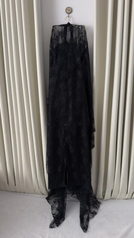 Black dress, fabric of dentelle, and zircon stones