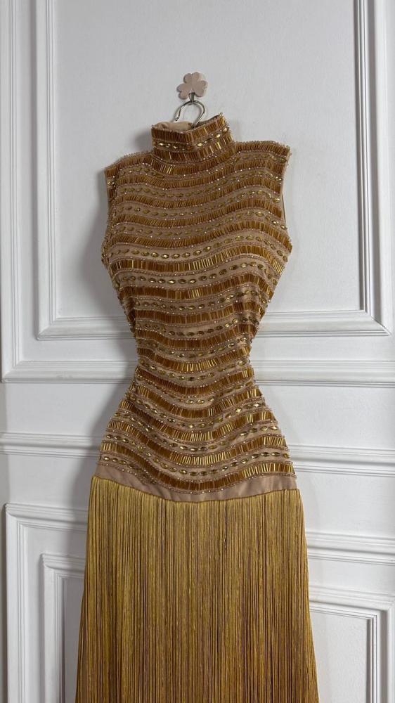 Evening dress gold material embroidery hand + fringe lining tear