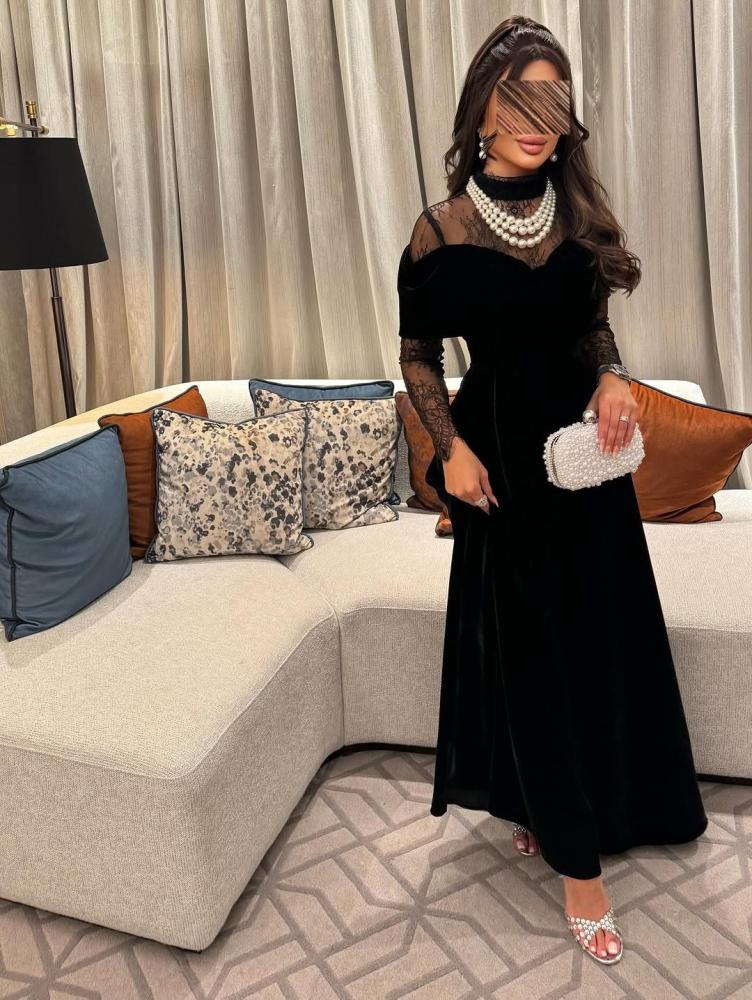 فستان سهرة أسود مخمل كوري ودانتيل ولول الصدر للمناسبات والأعراس