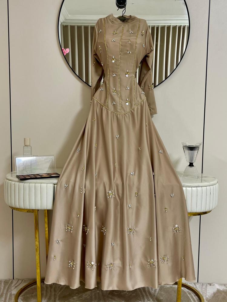 Evening dress, material silk, taffeta, and hand embroidery