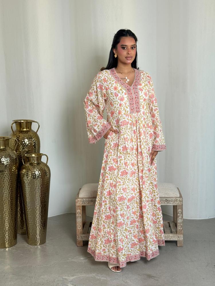 جلابية قطن كلوش مطبوعة يدوياً بنقشة وردية Maria pink pattern