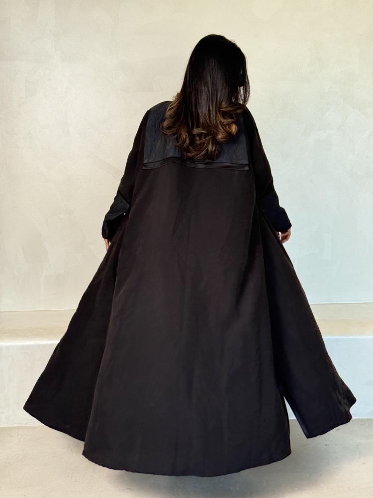 عباية سوداء كريب مع أساور جاكار سوداء وكحلي Black blue jakar