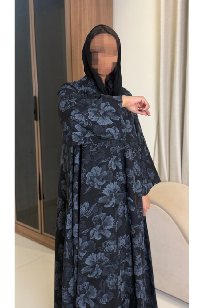 عباية جاكار بتفاصيل راقية وقصة مريحة تضيف لمسة من الفخامة إلى إطلالتك