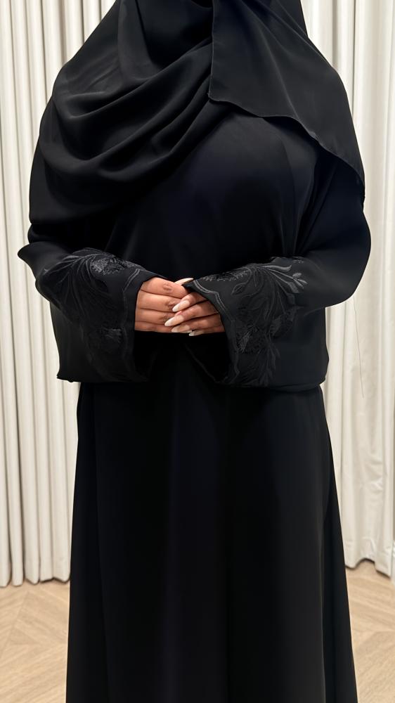 تطريز اسود كم
