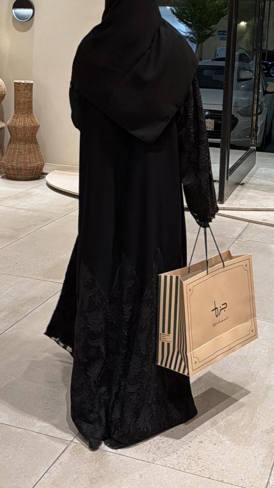 عباية تطريز بالاسود قماش ملكي