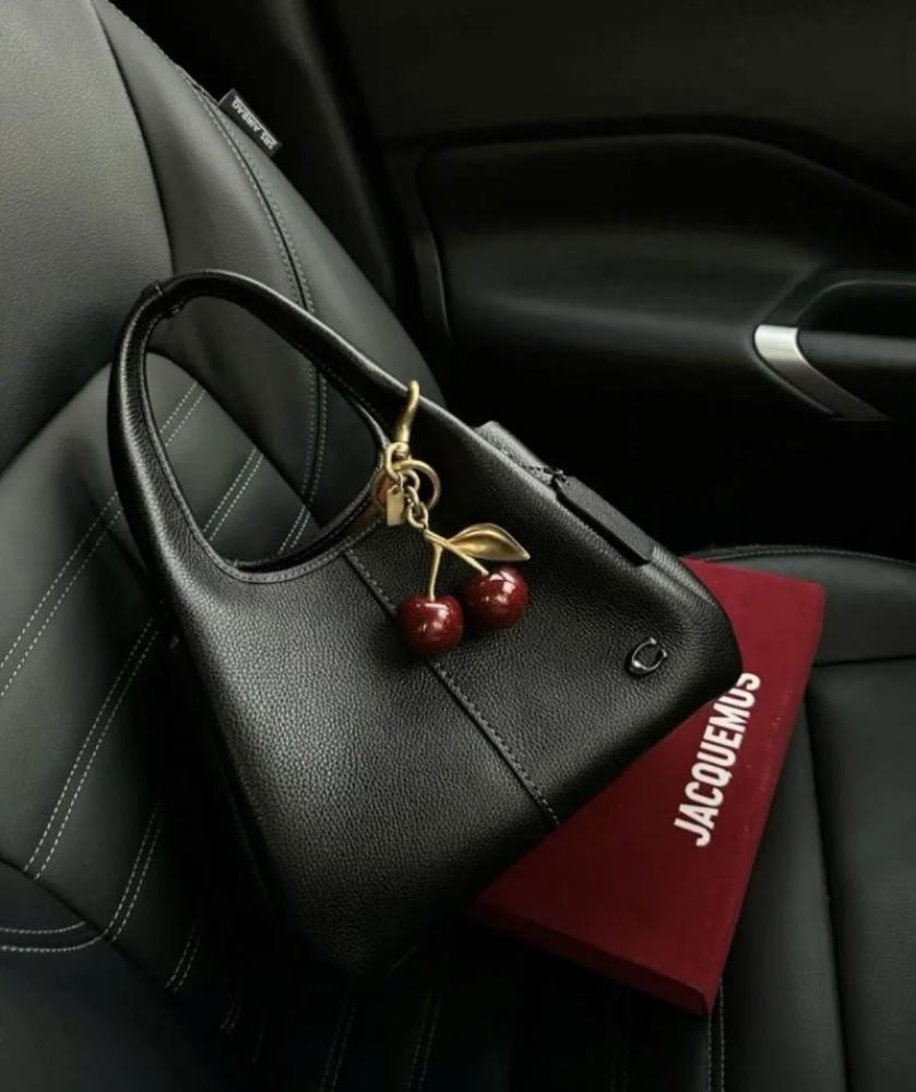 تشارم الكرز من كوتش-Coach Charms